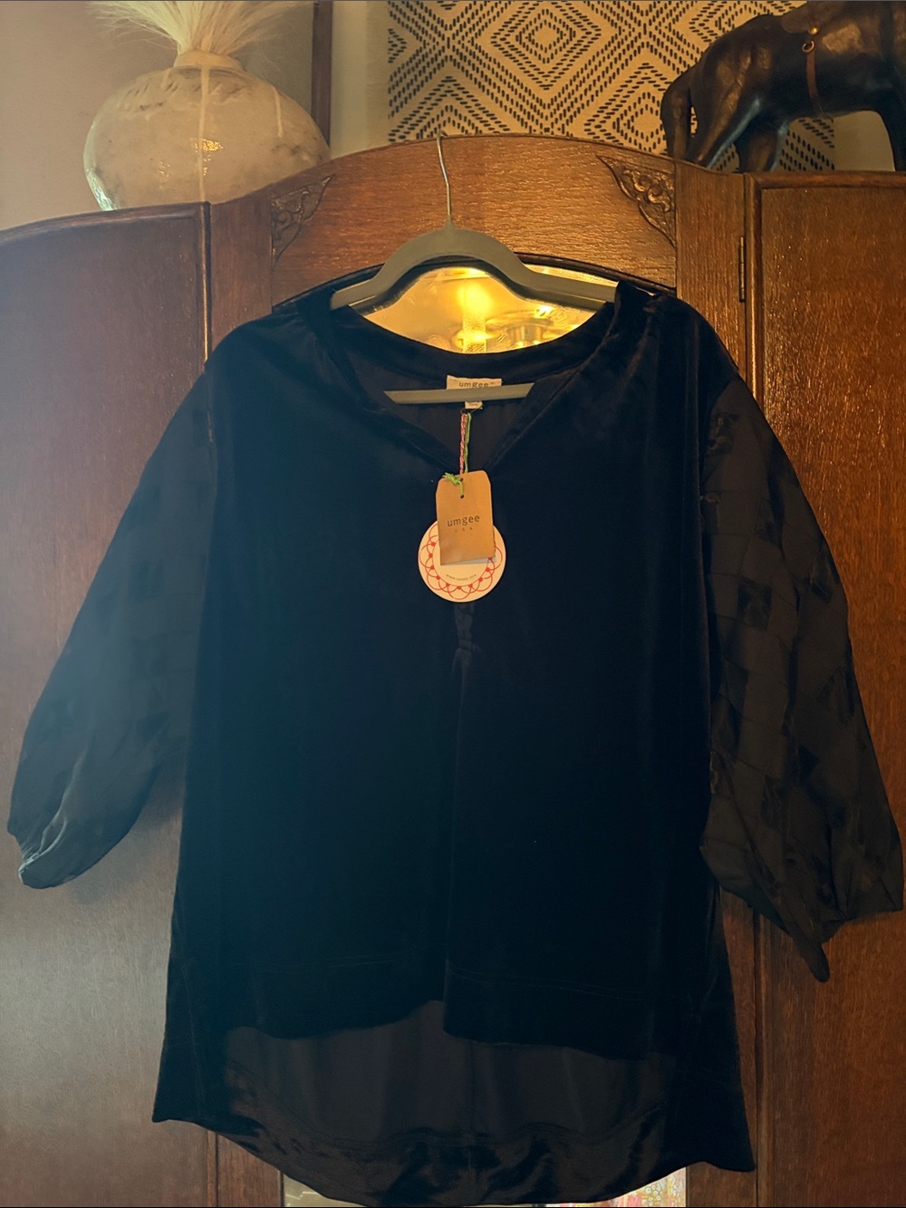 Umgee NWT  Velvet V-Neck Women's Top M